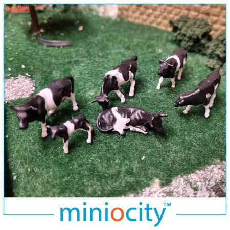 076-501 Black & White Cows (Pack of 6) OO Gauge 1:76 Scale Figures